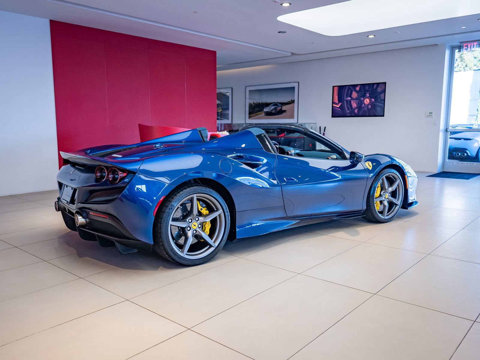 Used 2022 Ferrari F8 Tributo image 6
