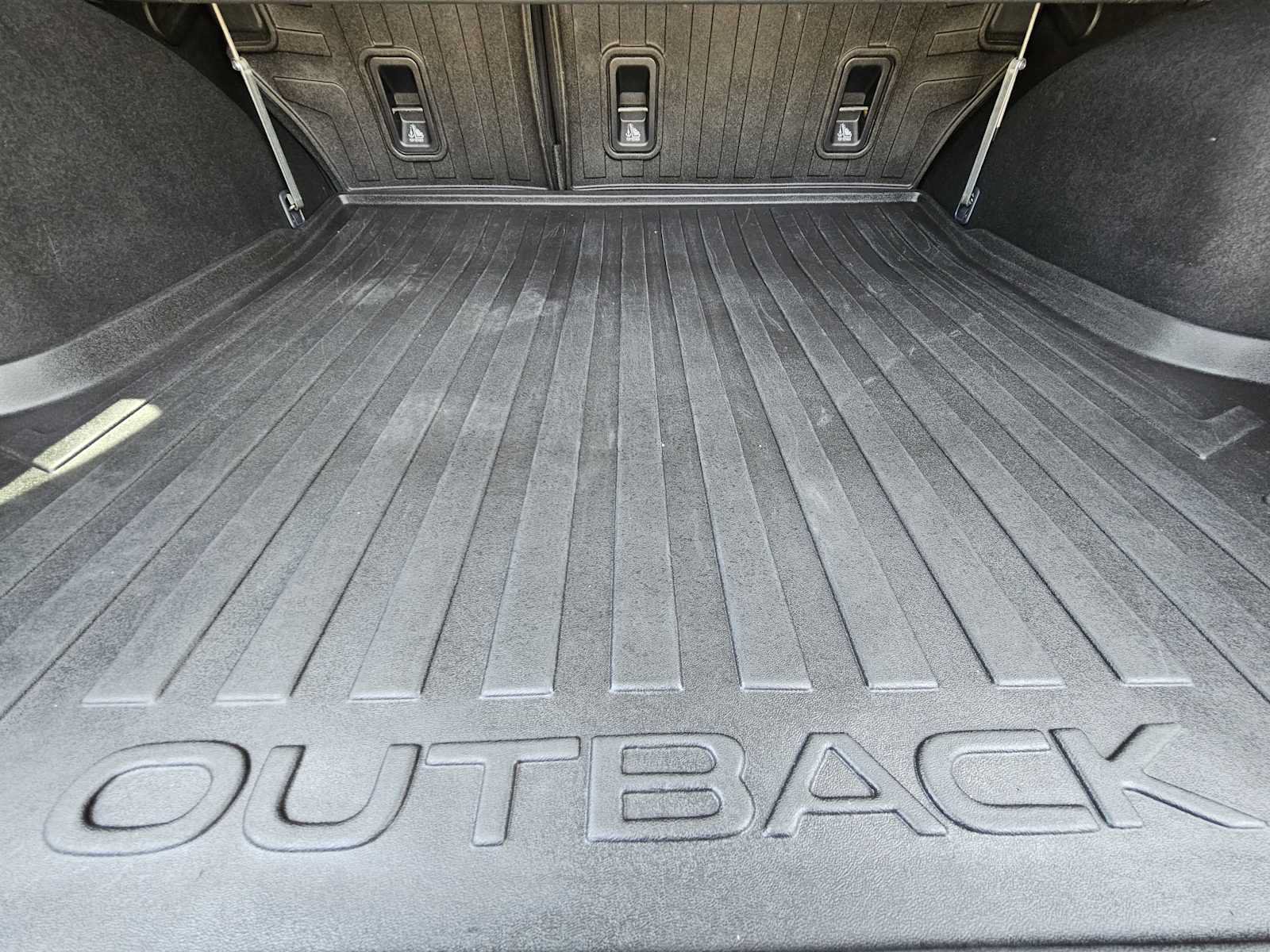 Used 2017 Subaru Outback 3.6R Limited AWD/4WD image 33