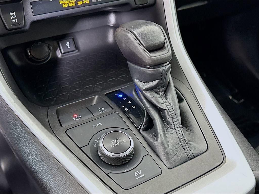 Certified 2021 Toyota RAV4 LE image 10