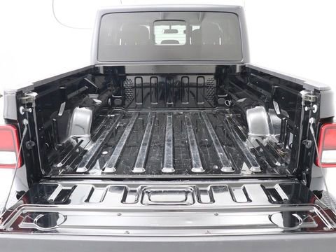 Used 2021 Jeep Gladiator Willys image 33