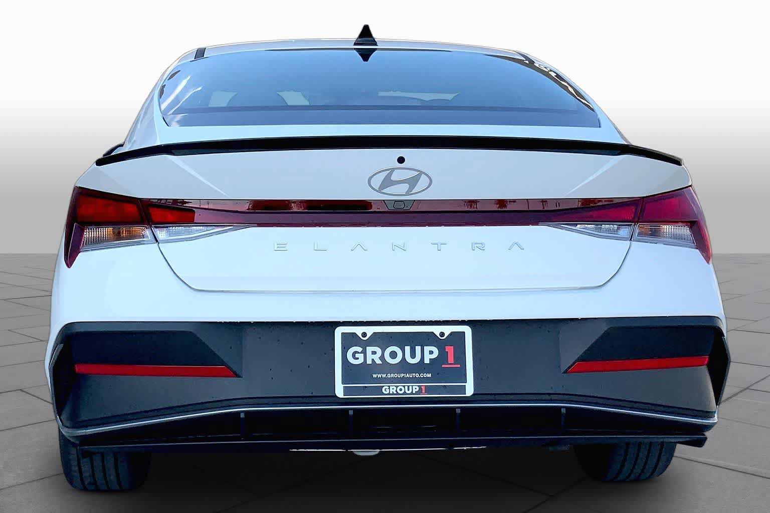 New 2026 Hyundai Elantra SEL Sport FWD image 4