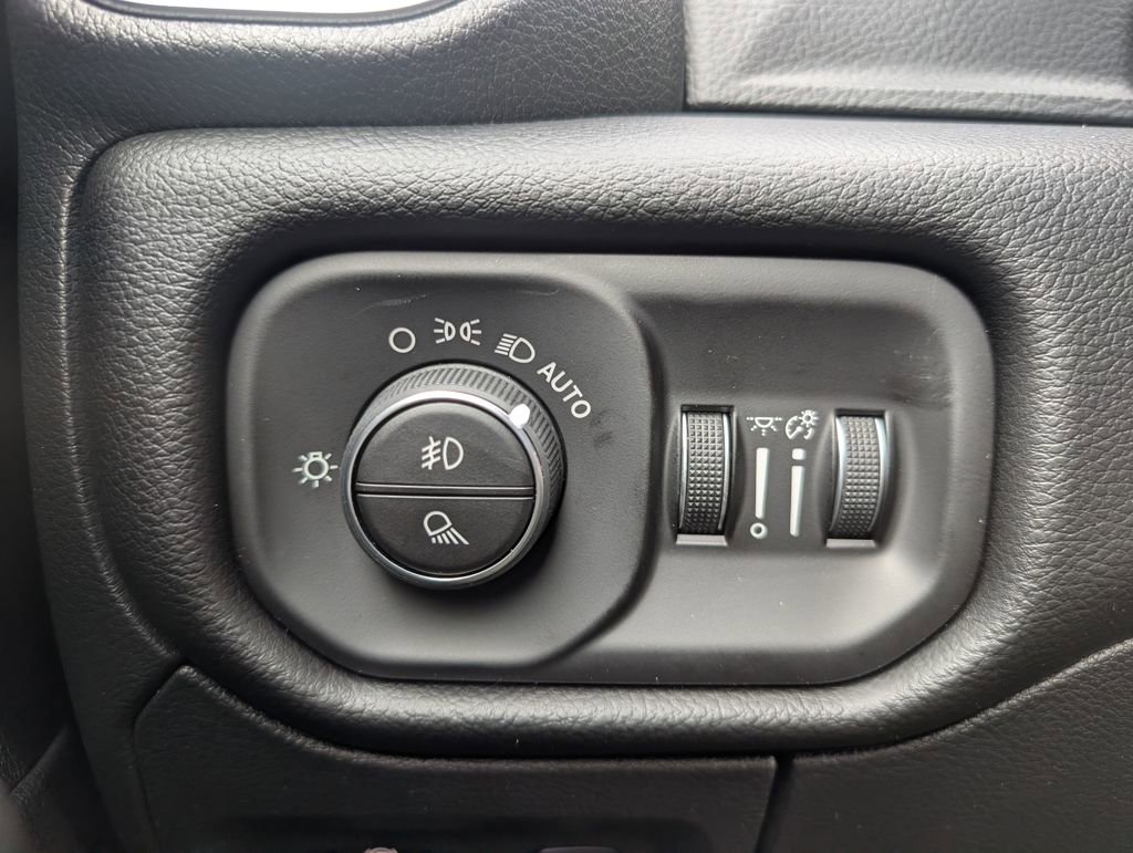 New 2026 RAM 1500 4x4 Crew Cab image 38