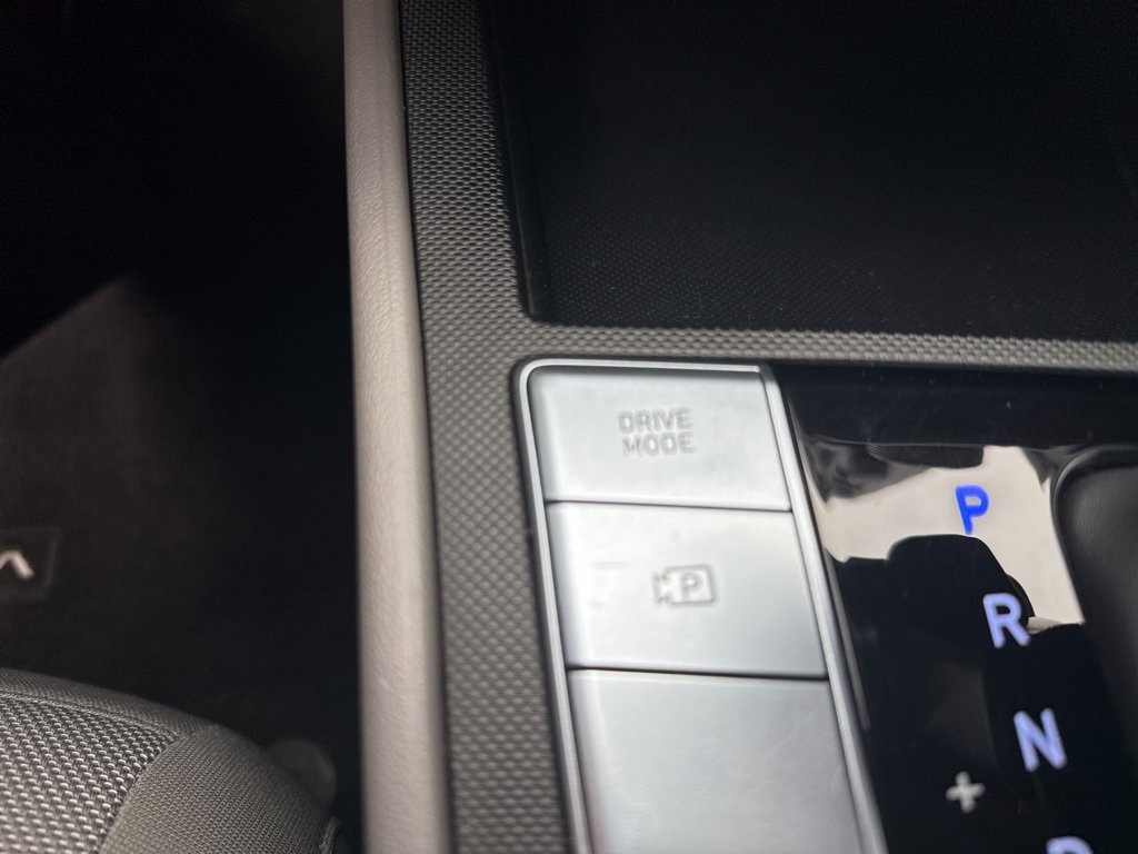 Used 2025 Hyundai Elantra SE w/ Cargo Package image 27