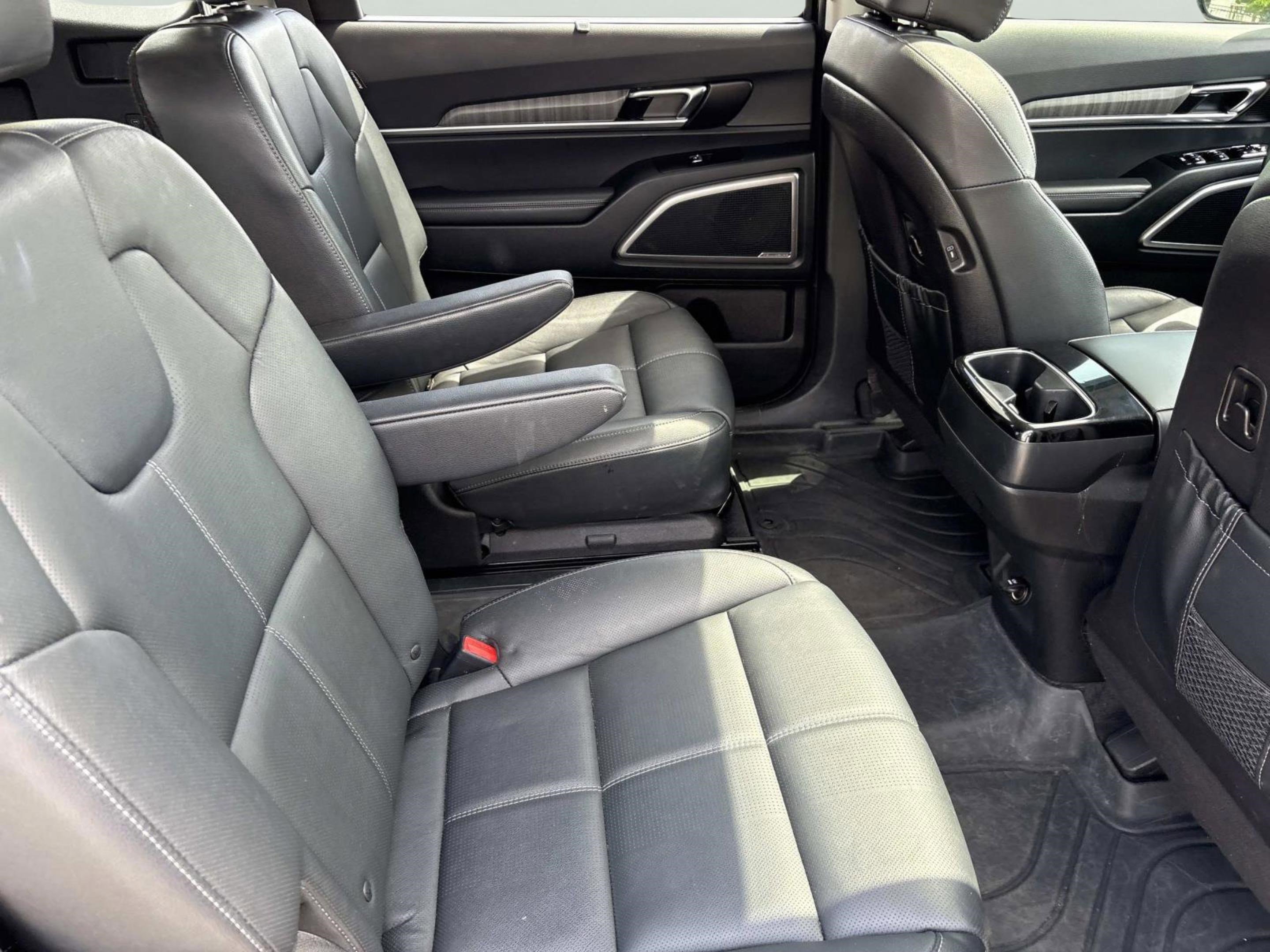 Used 2024 Kia Telluride EX w/ EX Captain's Chair Package AWD/4WD image 18