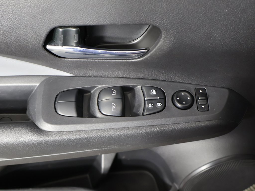 Used 2023 Nissan Kicks SR w/ SR Premium Package image 32