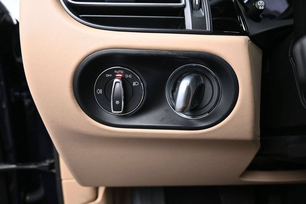 Certified 2023 Porsche Macan Turbo AWD/4WD image 23