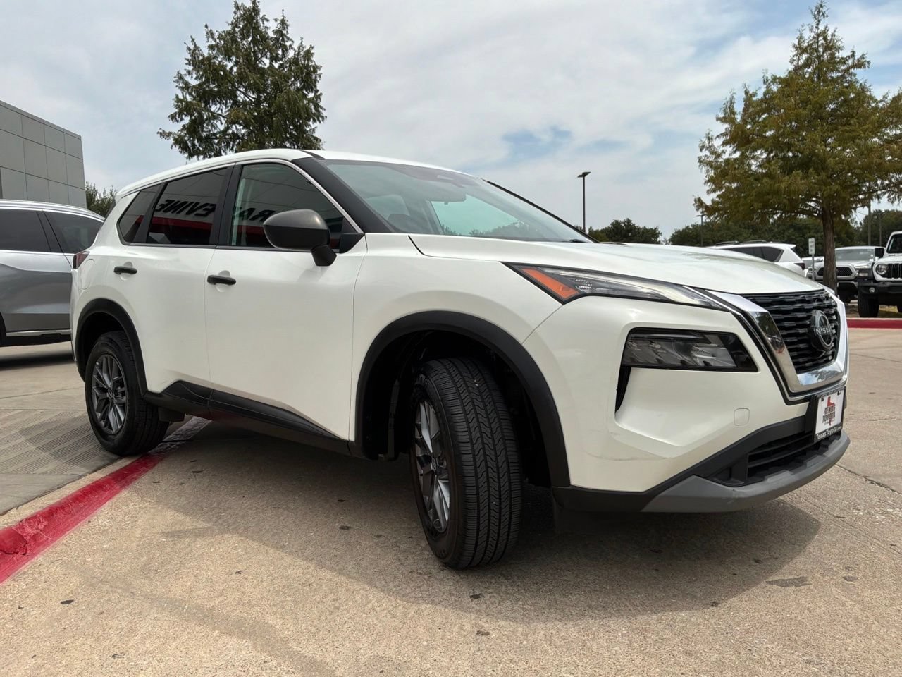 Used 2023 Nissan Rogue S AWD/4WD image 4