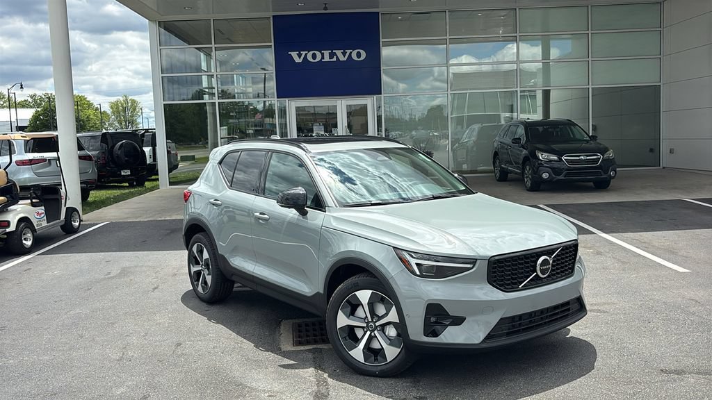 New 2026 Volvo XC40 B5 Plus w/ Protection Package Premier AWD/4WD image 2