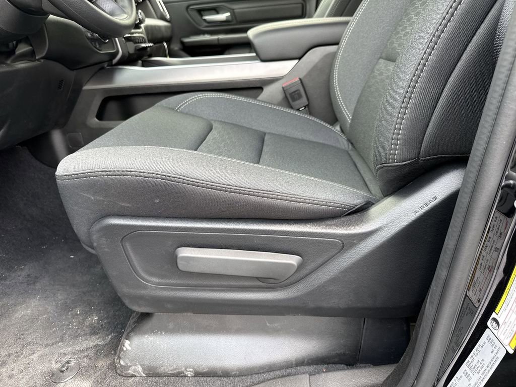 New 2026 RAM 1500 Express AWD/4WD image 22