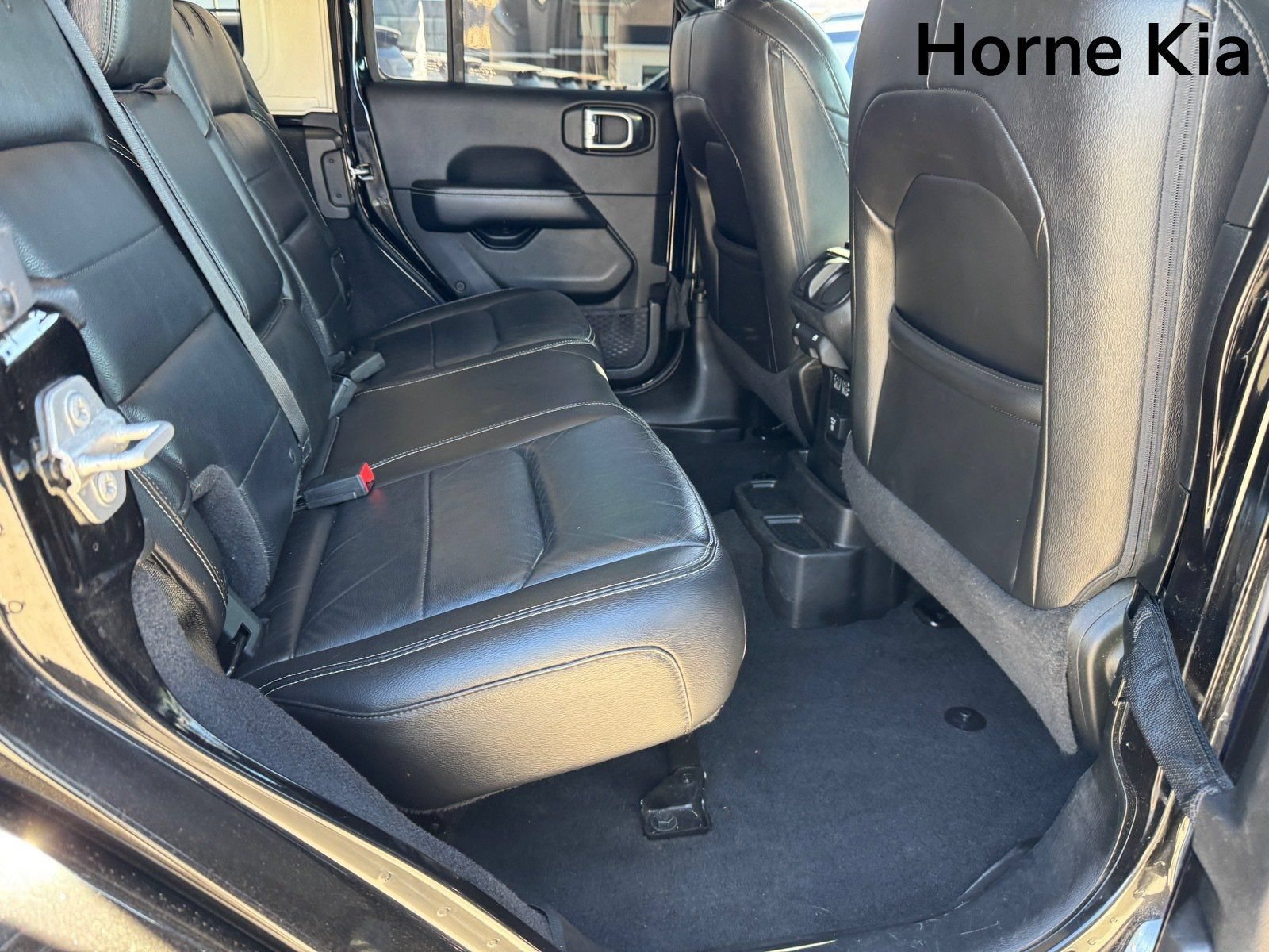 Used 2018 Jeep Wrangler Unlimited Sahara AWD/4WD image 28
