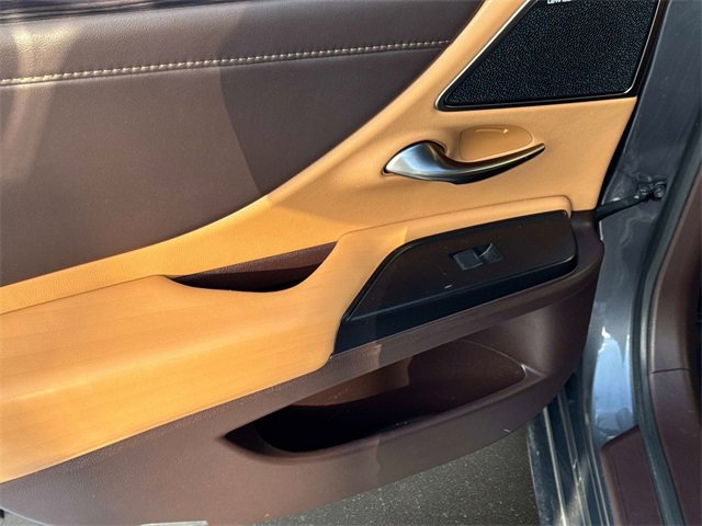 Used 2020 Lexus ES 300h w/ Premium Package image 9