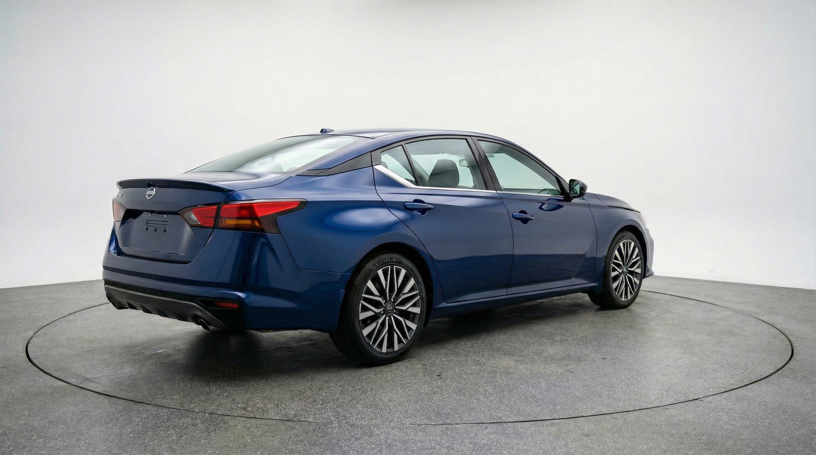 Used 2025 Nissan Altima 2.5 SV image 9