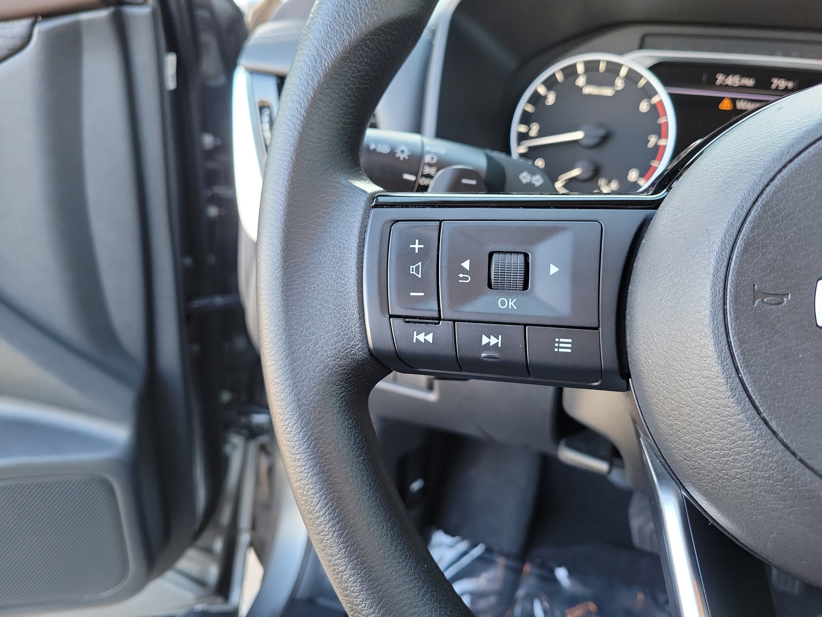 Used 2021 Nissan Rogue SV AWD/4WD image 25