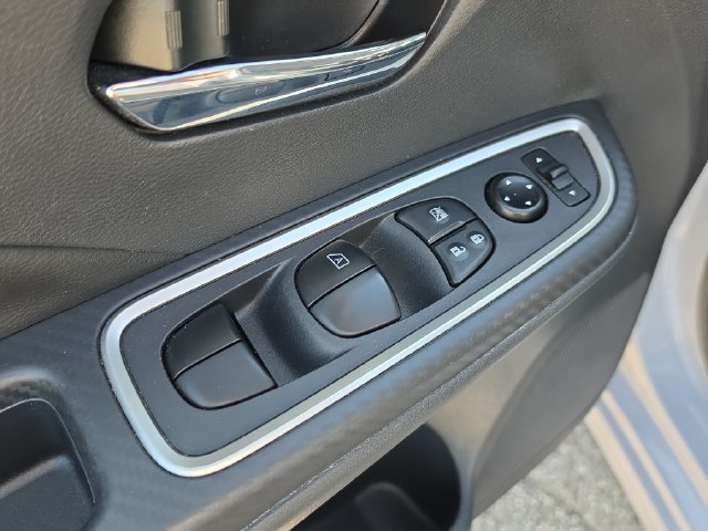 Certified 2025 Nissan Versa SR FWD image 19