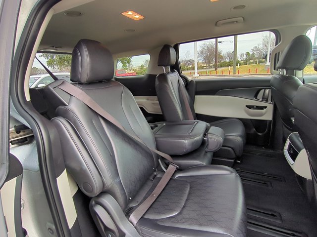 Used 2023 Kia Carnival LX image 19