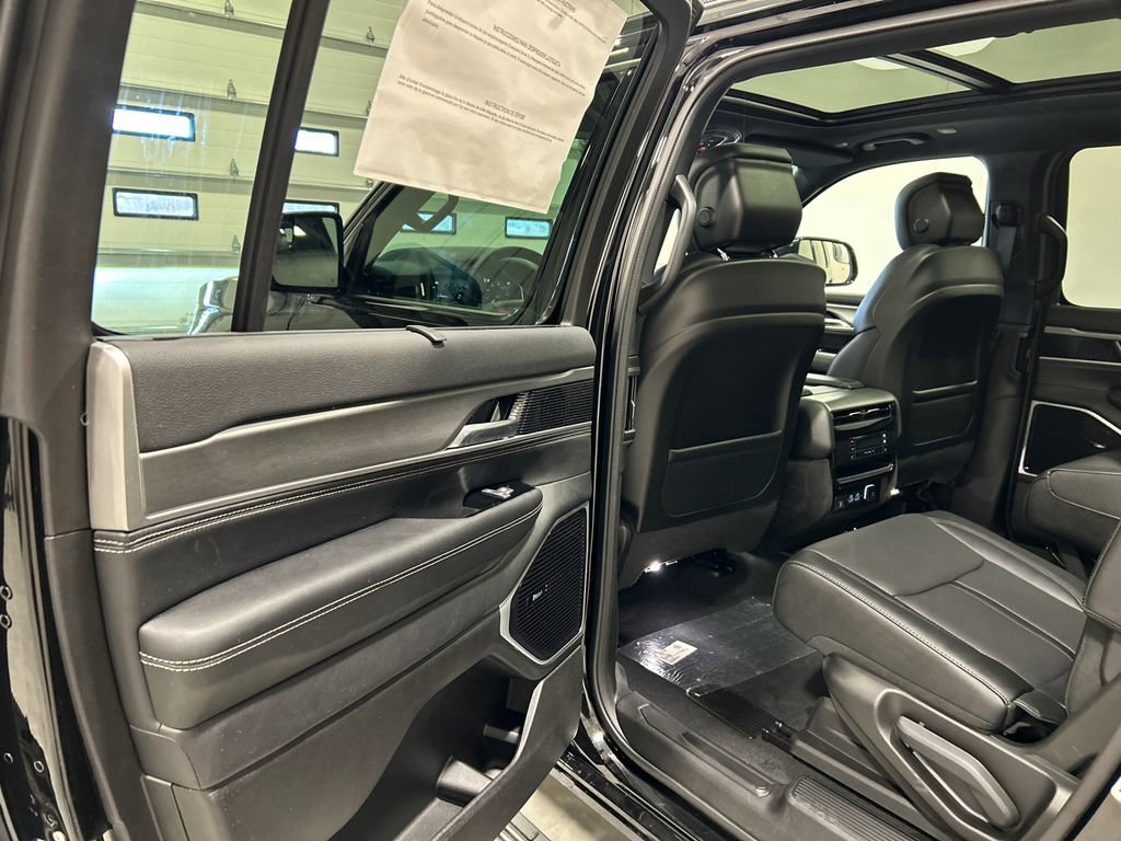 New 2026 Jeep Grand Wagoneer Limited image 32