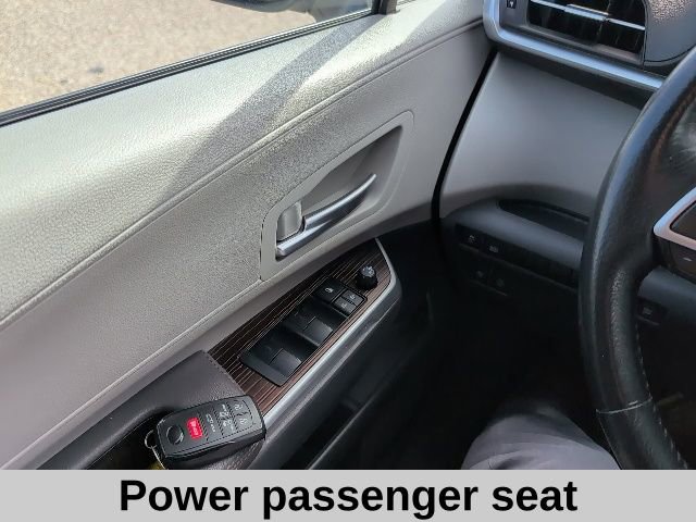 Used 2024 Toyota Sienna XLE image 11