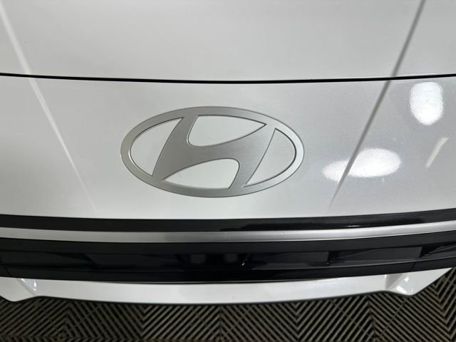 Certified 2025 Hyundai Elantra SE image 9