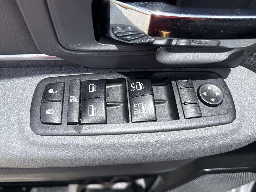 Used 2017 RAM 1500 Classic SLT RWD image 11