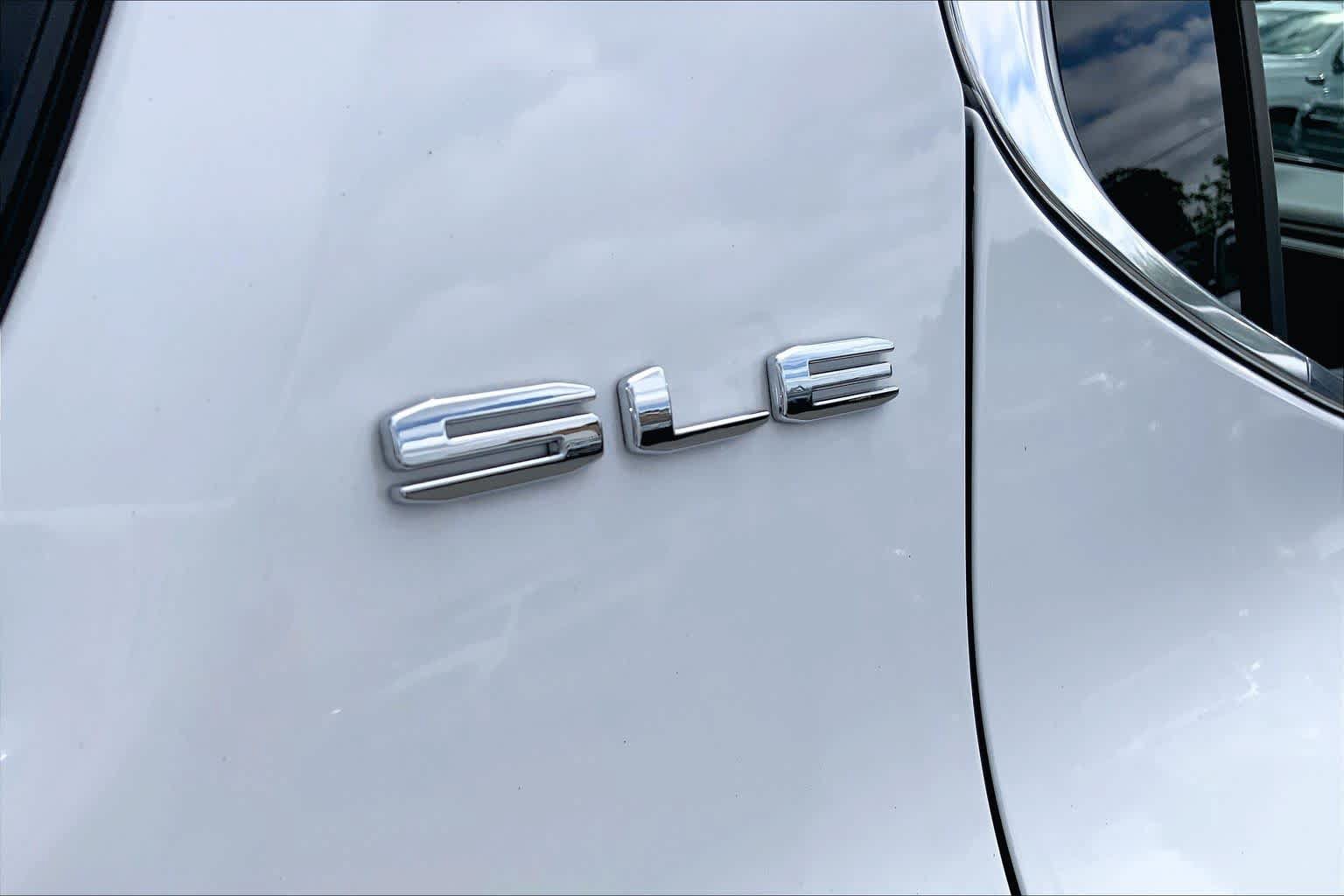 Used 2023 GMC Acadia SLE w/ Driver Convenience Package AWD/4WD image 10