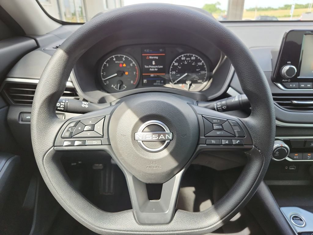 Used 2024 Nissan Altima 2.5 S FWD image 6