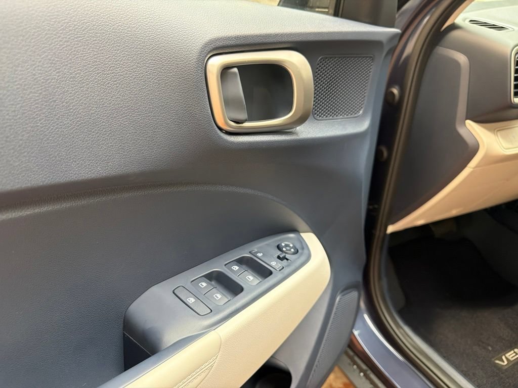 New 2026 Hyundai Venue SEL FWD image 21