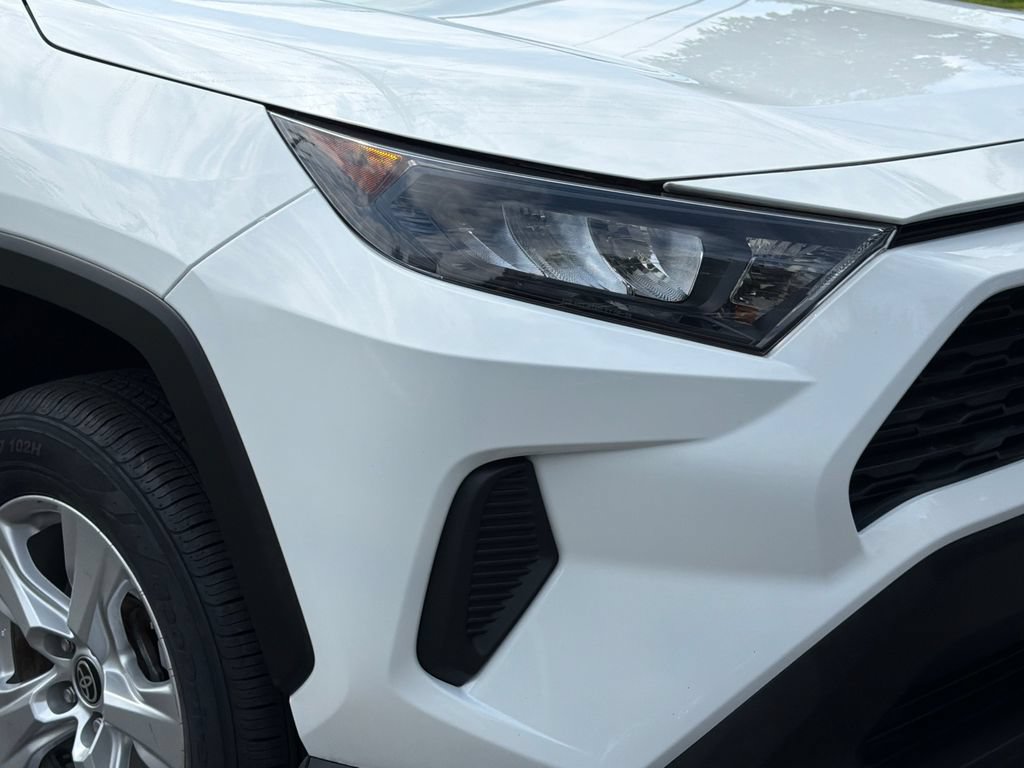 Used 2021 Toyota RAV4 LE AWD/4WD image 11