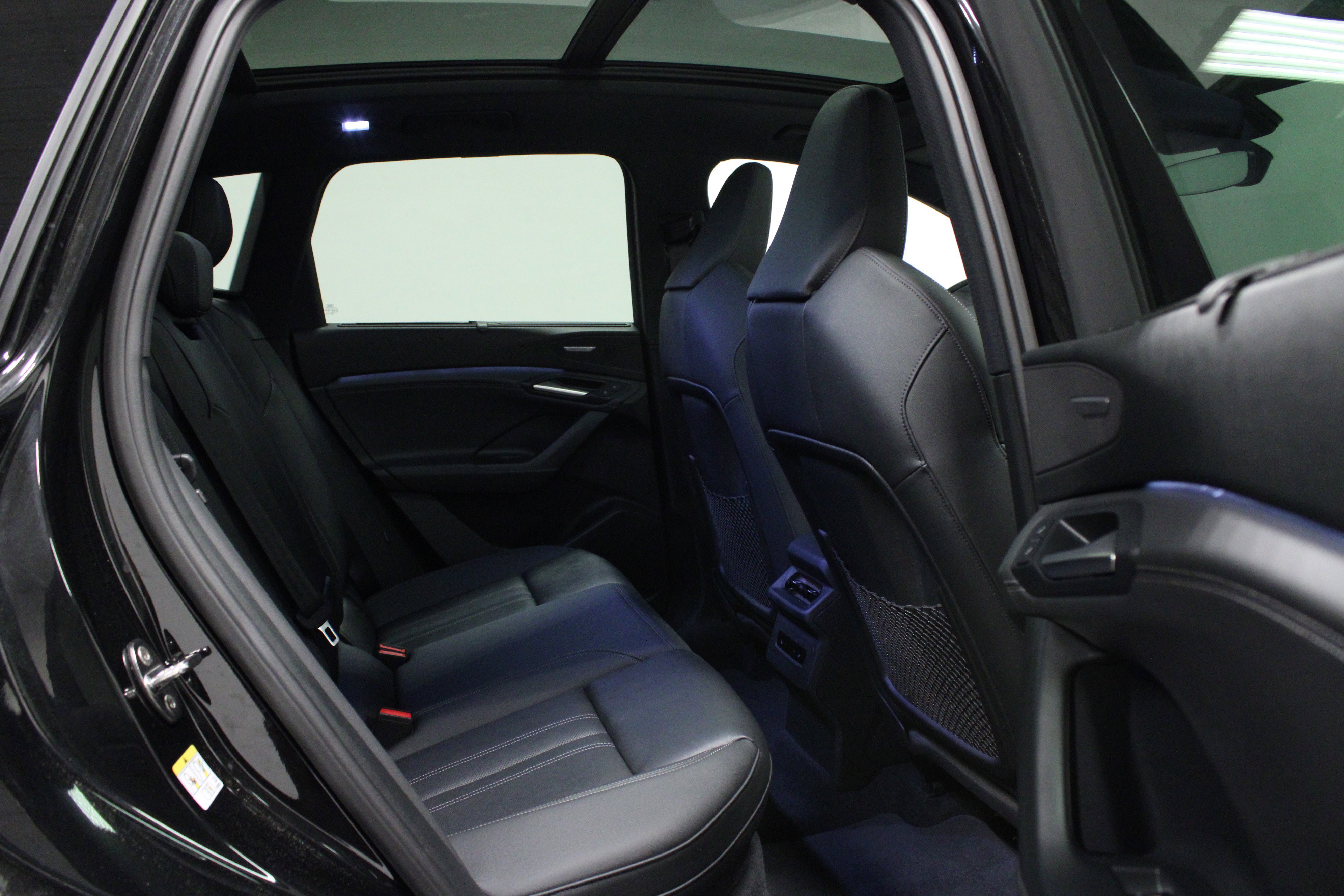 Used 2025 Audi SQ6 e-tron Prestige w/ 21" Black Optic Wheel Package AWD/4WD image 15