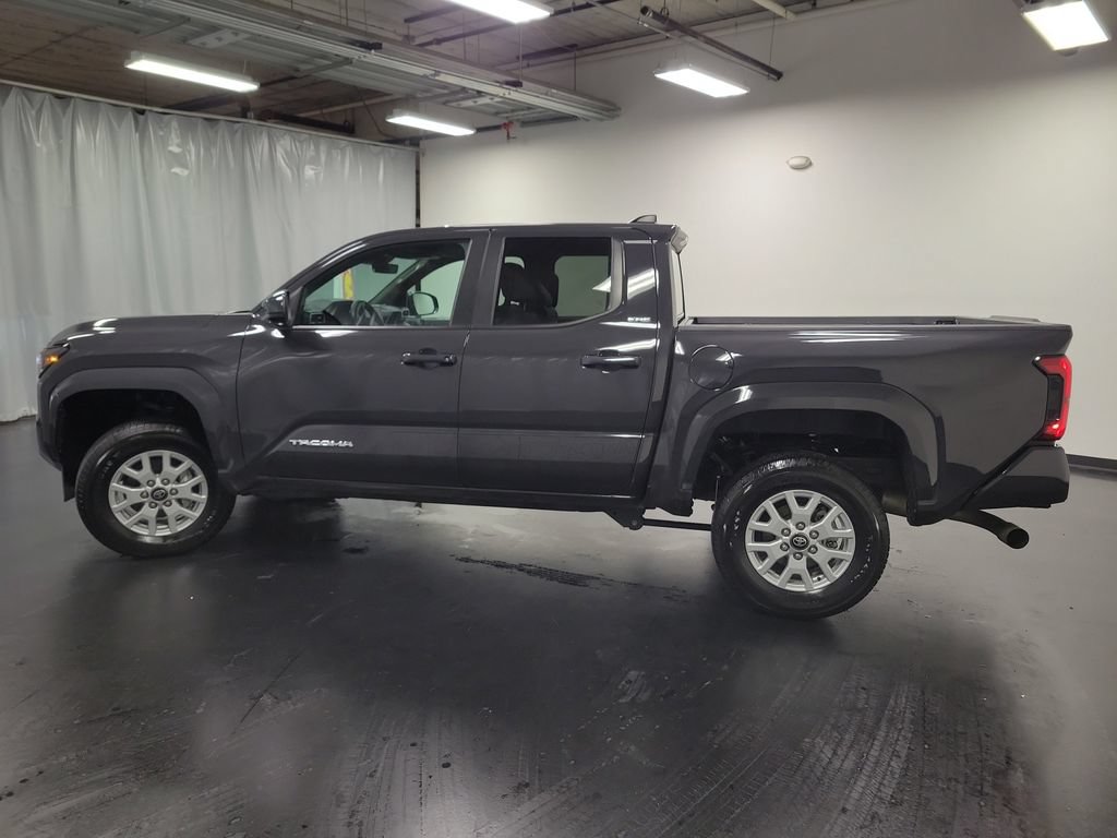 Used 2026 Toyota Tacoma SR5 AWD/4WD image 5