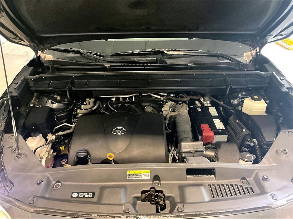 Used 2021 Toyota Highlander XLE image 30