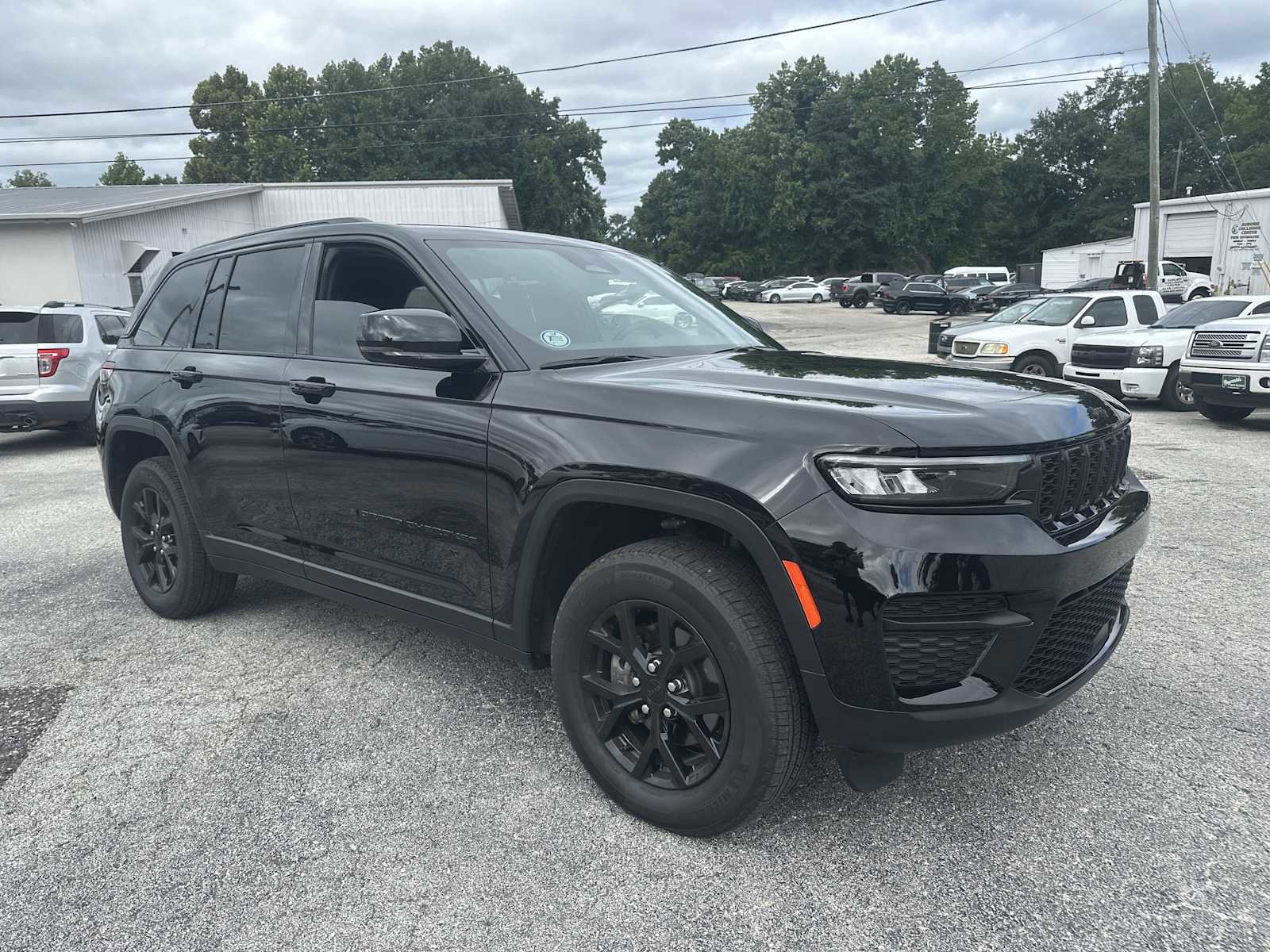 Used 2024 Jeep Grand Cherokee Altitude image 1