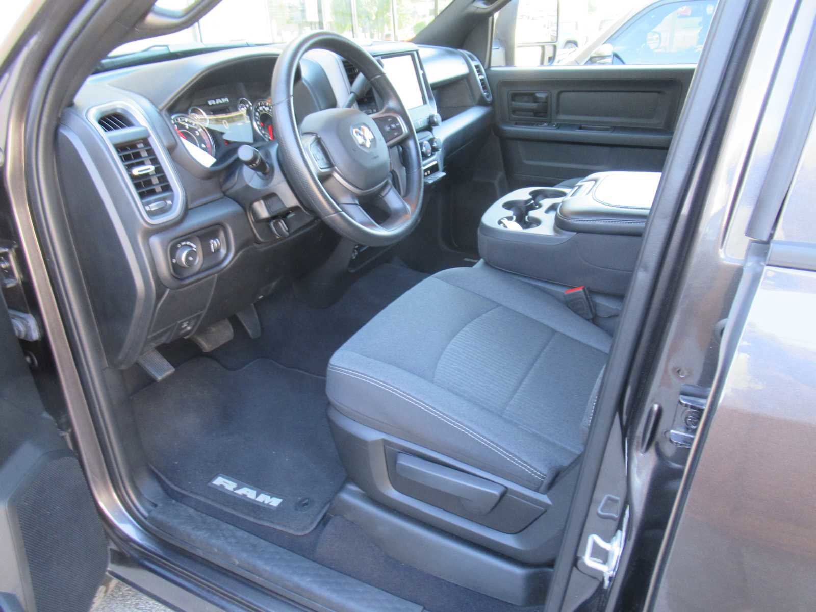 Used 2024 RAM 2500 Tradesman w/ Chrome Appearance Group image 26