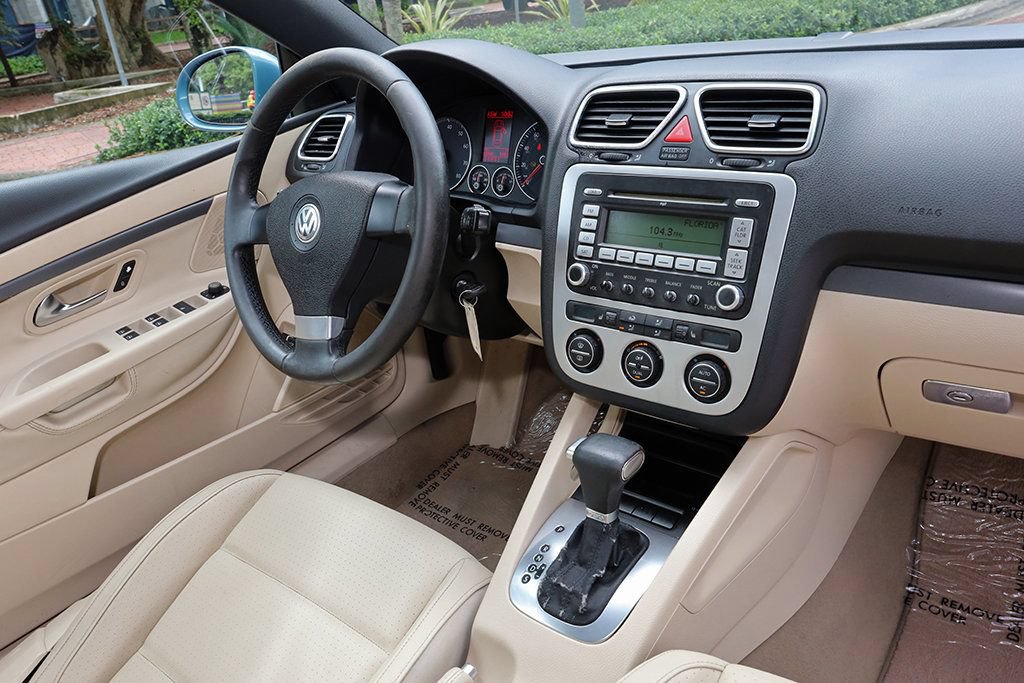 Used 2008 Volkswagen Eos 2.0T FWD image 10