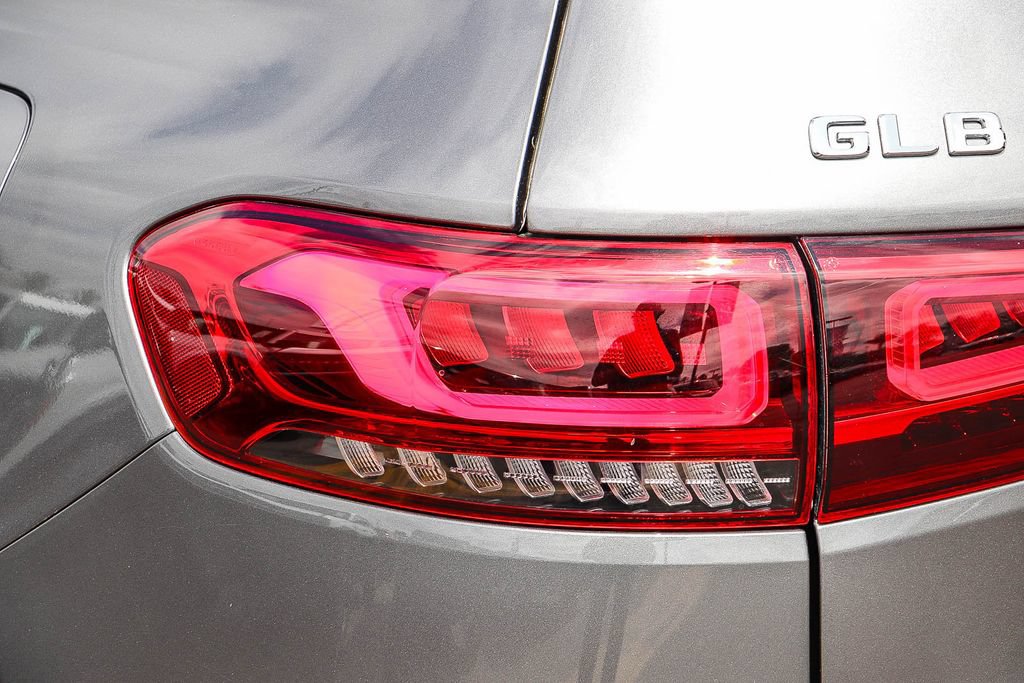 Used 2022 Mercedes-Benz GLB 250 4MATIC image 11