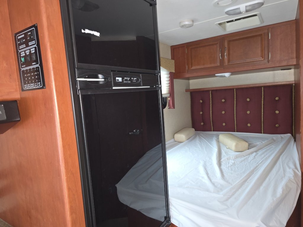 Used 2014 Ford E-350 and Econoline 350 Super Duty RWD image 28