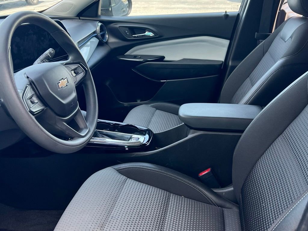 Used 2025 Chevrolet Trax LT image 23