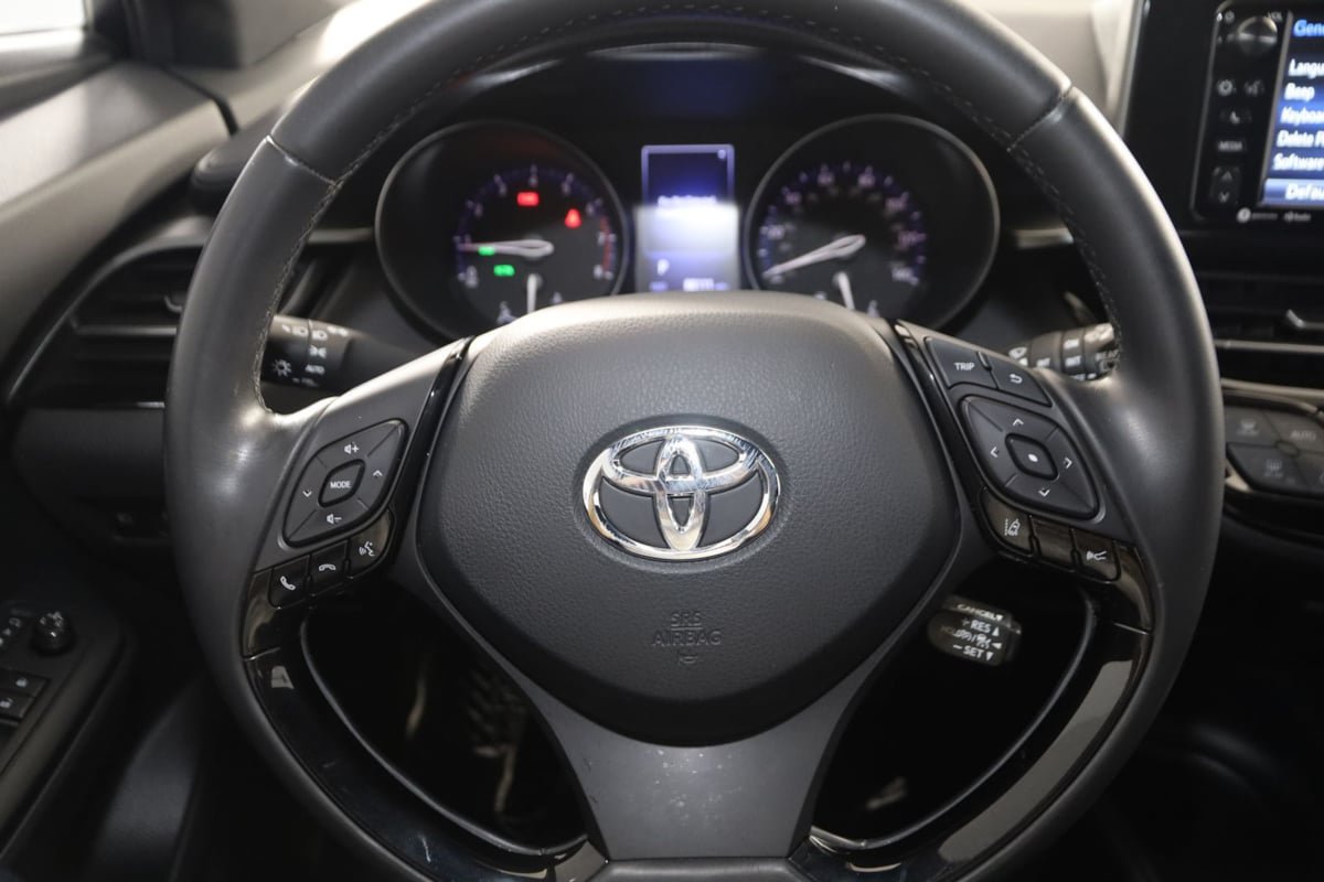 Used 2018 Toyota C-HR XLE FWD image 33