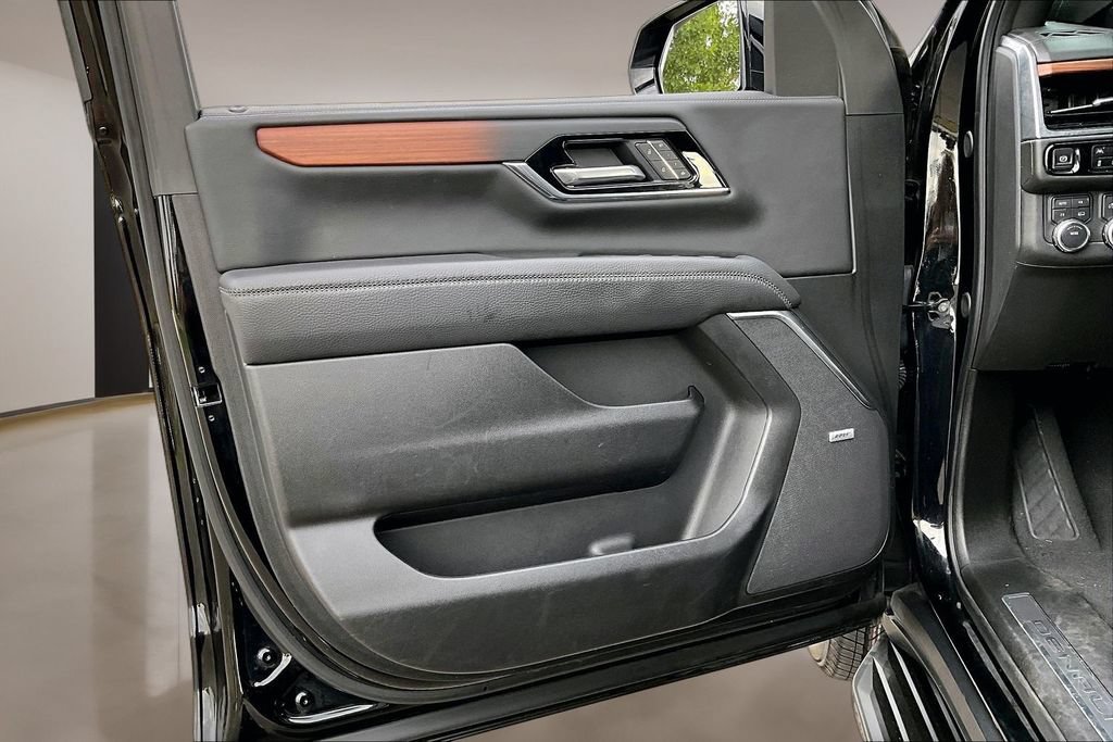 Used 2025 GMC Yukon Denali AWD/4WD image 18