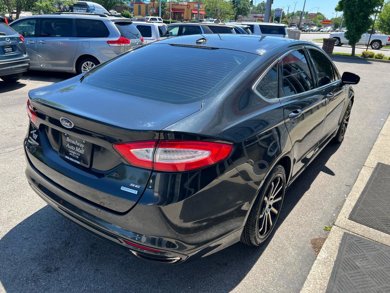 Used 2014 Ford Fusion SE w/ Equipment Group 202A FWD image 6
