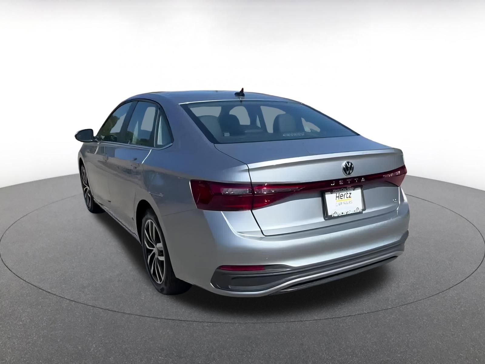 Used 2025 Volkswagen Jetta SE image 4