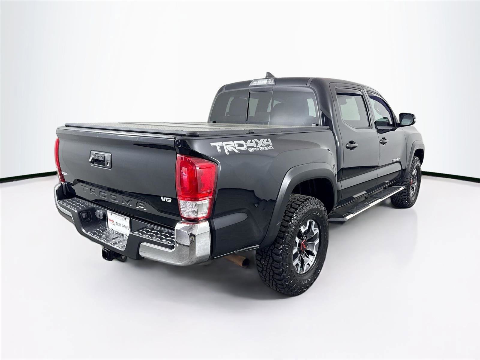 Used 2019 Toyota Tacoma TRD Off-Road image 2