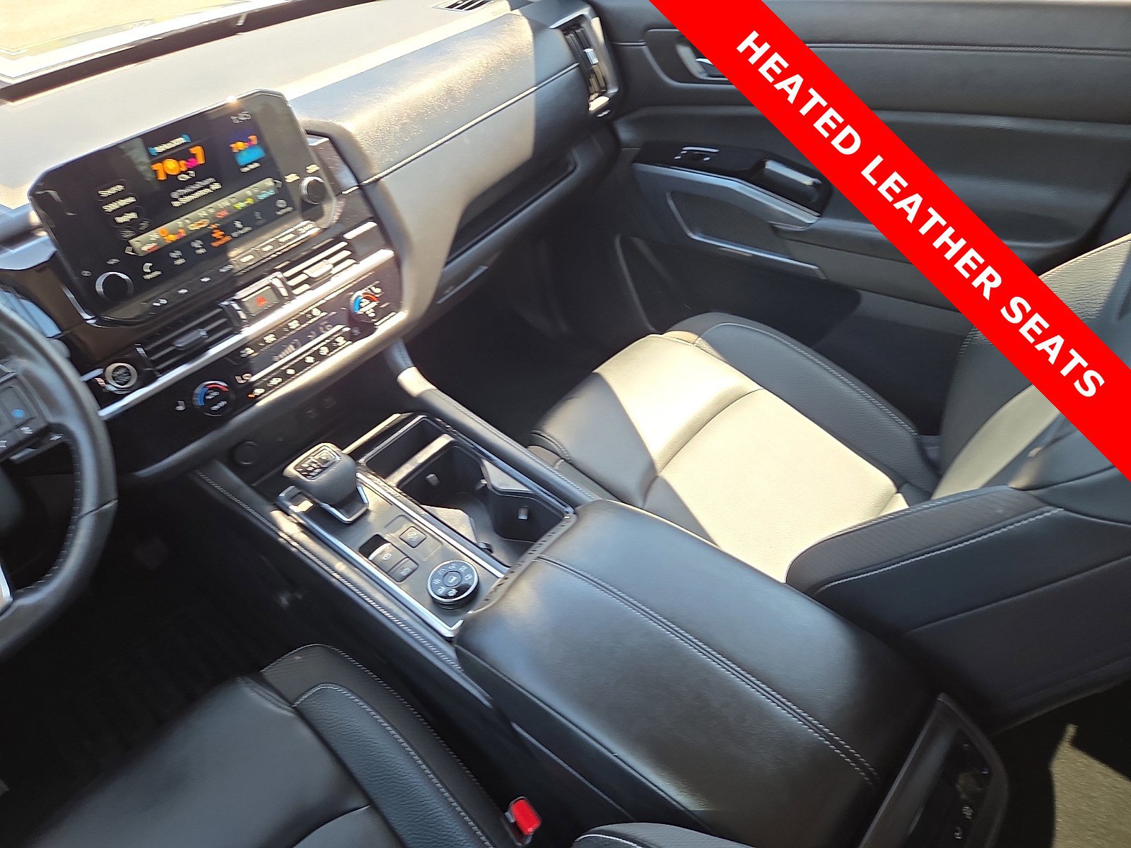 Used 2023 Nissan Pathfinder SL w/ Black Appearance Package AWD/4WD image 14