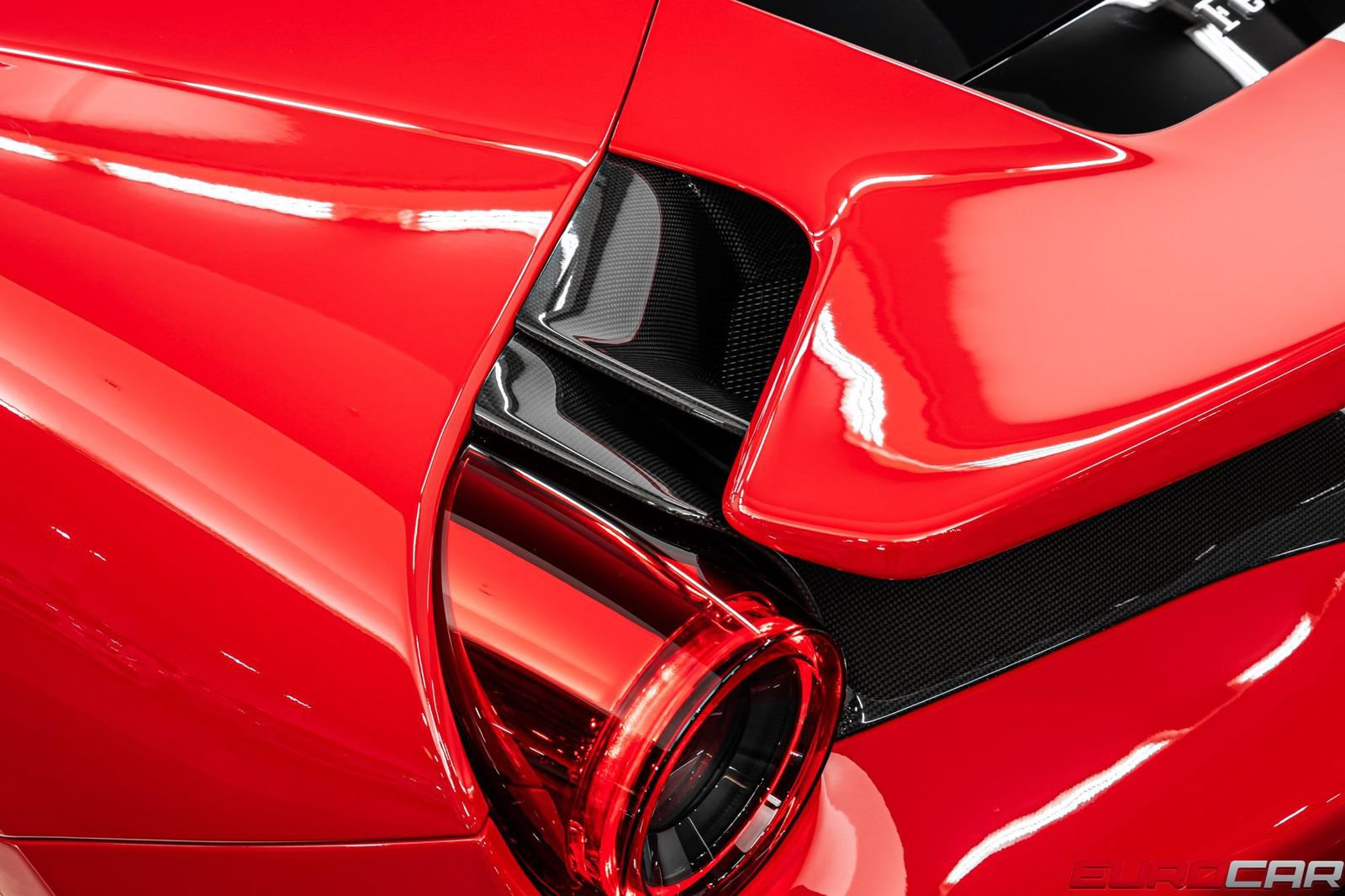 Used 2020 Ferrari 488 Pista Coupe RWD image 27