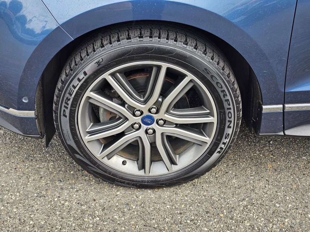 Certified 2019 Ford Edge Titanium w/ Equipment Group 301A AWD/4WD image 10