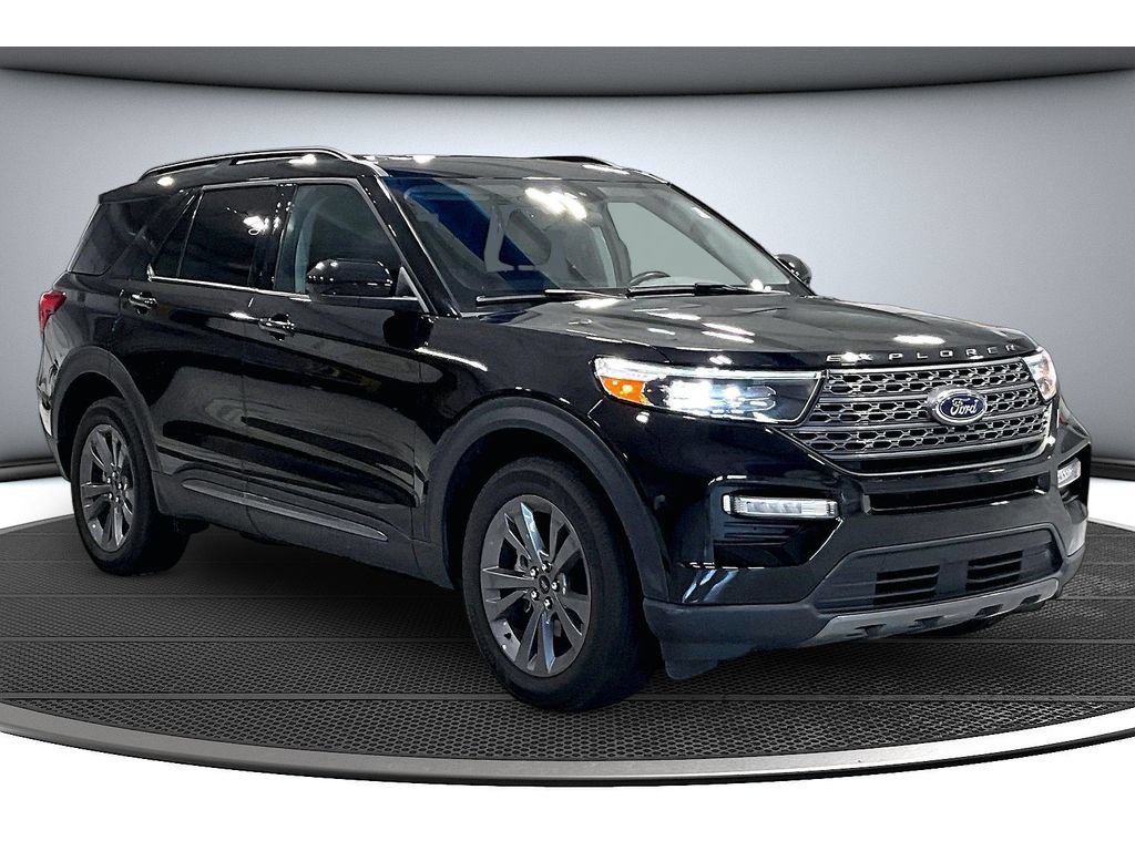 Used 2024 Ford Explorer XLT w/ Equipment Group 202A AWD/4WD image 2