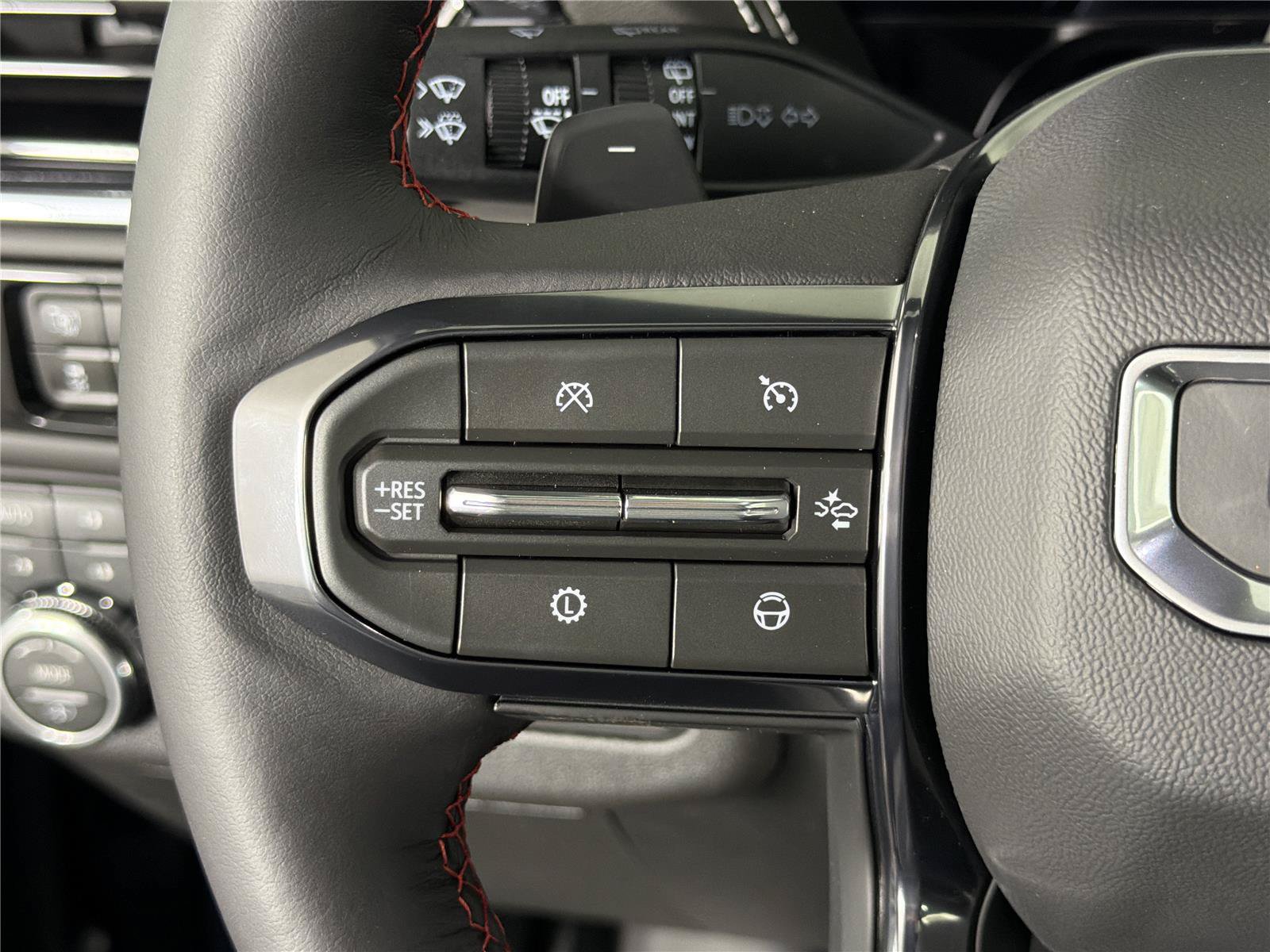 New 2026 GMC Yukon AT4 Ultimate w/ LPO, Floor Liner Package AWD/4WD image 28