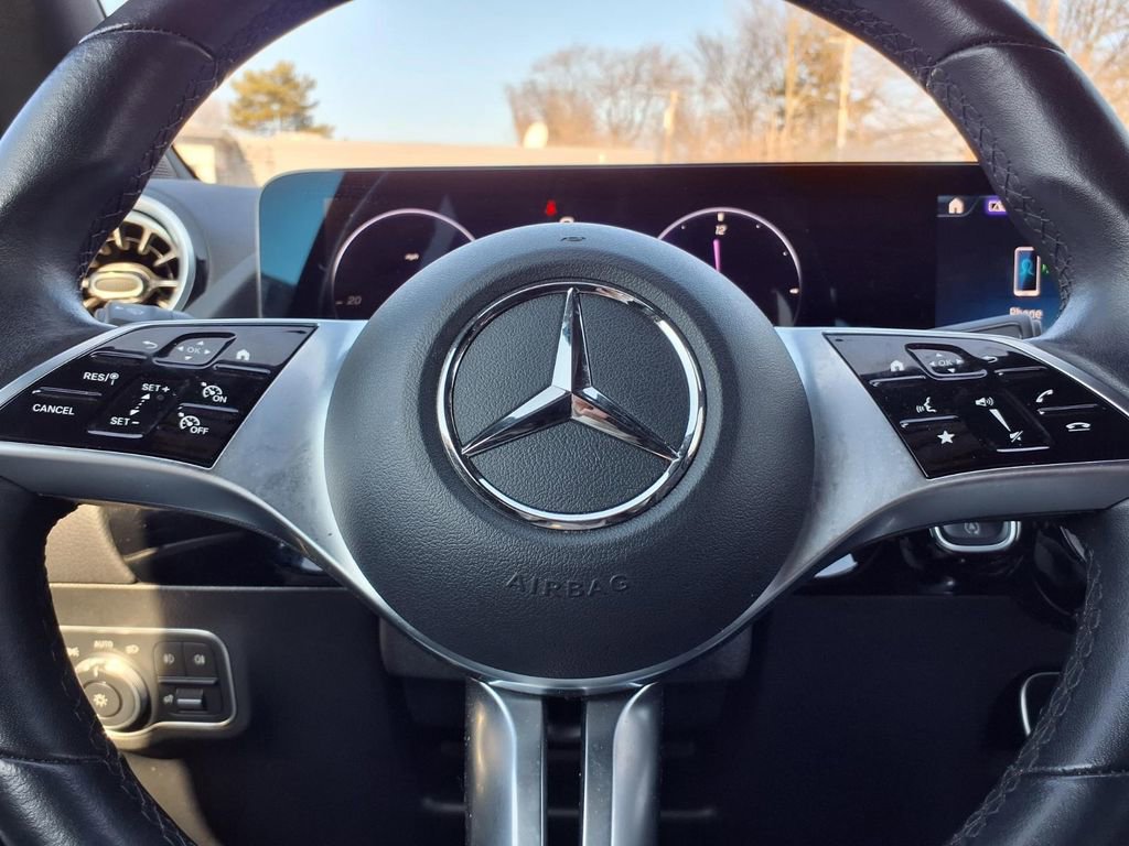 Used 2025 Mercedes-Benz GLA 250 4MATIC image 13