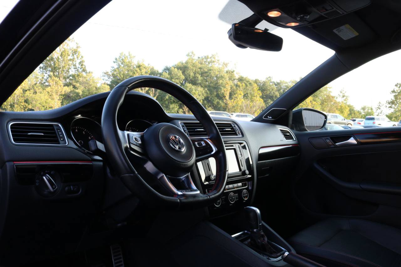 Used 2017 Volkswagen Jetta GLI FWD image 18
