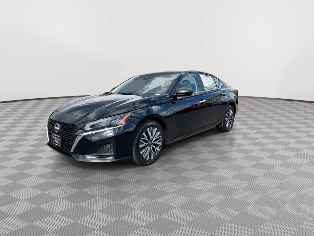 Used 2025 Nissan Altima 2.5 SV FWD image 6