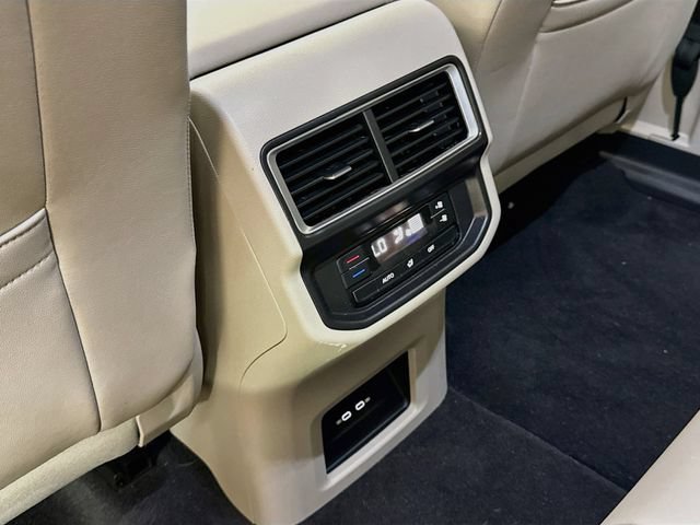 Used 2024 Volkswagen Atlas SE AWD/4WD image 25